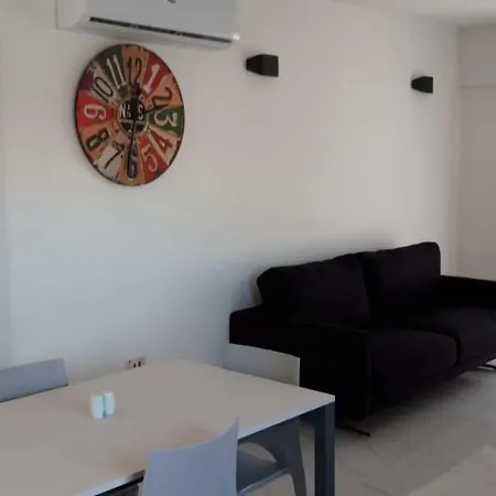 2 Bedroom Penthouse With Sea Views- Qawra Apartman